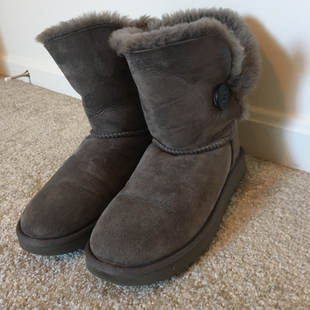 Bailey Button Uggs - Size 8